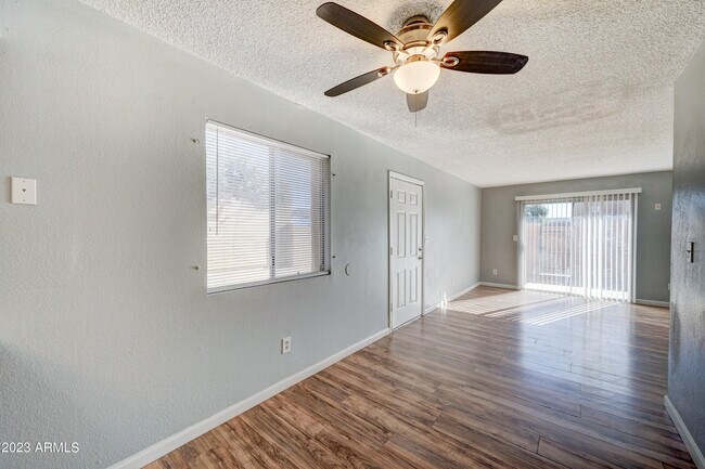 Foto del edificio - 4410 E Pueblo Ave