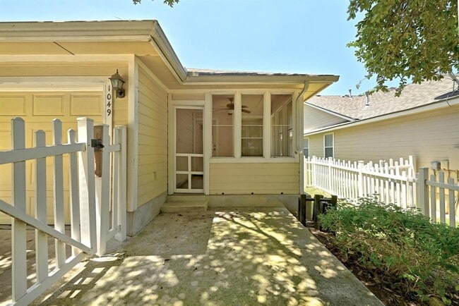Building Photo - 1049 King Cotton Ln