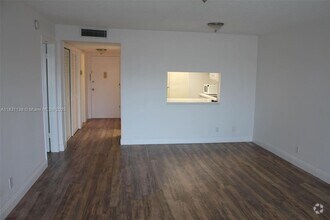 Building Photo - 1400 NE 169th St