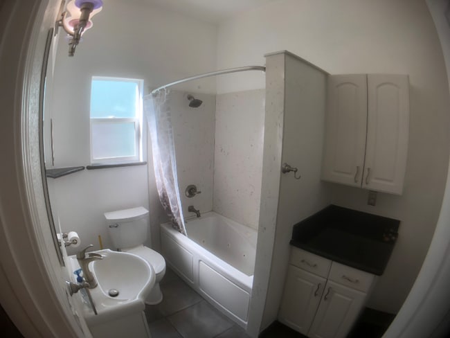 Building Photo - 1015 Beamer St