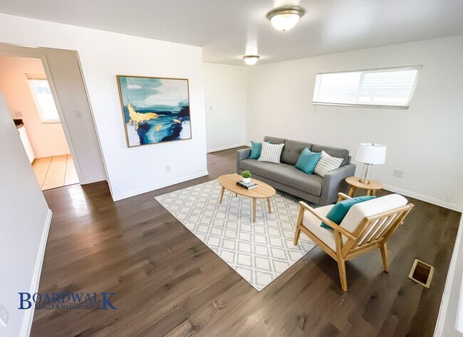 Building Photo - Charming Brick Rambler