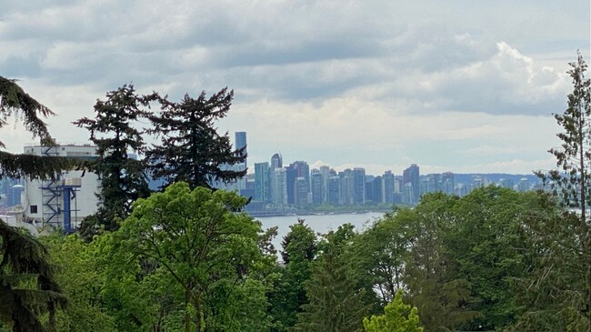 Photo du bâtiment - 747 3rd St E