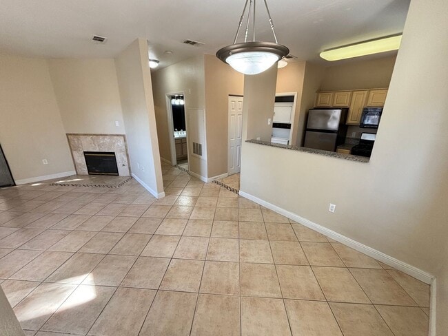 Foto del edificio - Gorgeous 1Bed/1Bath Condo located in Spanish Palms guard gated community!