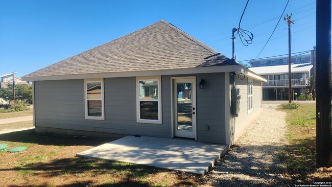 Building Photo - 1071 Skyline Dr