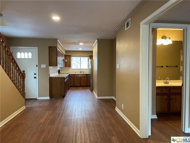 Building Photo - 105 Blanco St