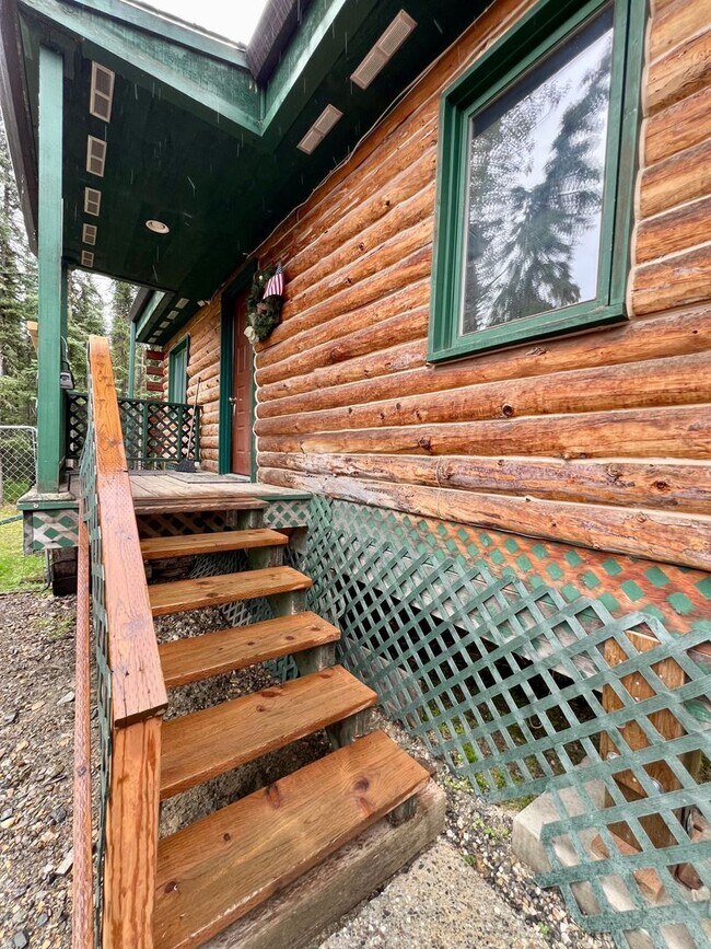 Foto del edificio - Charming 2-Bedroom Home in Fairbanks – Pet Friendly - Washer & Dryer