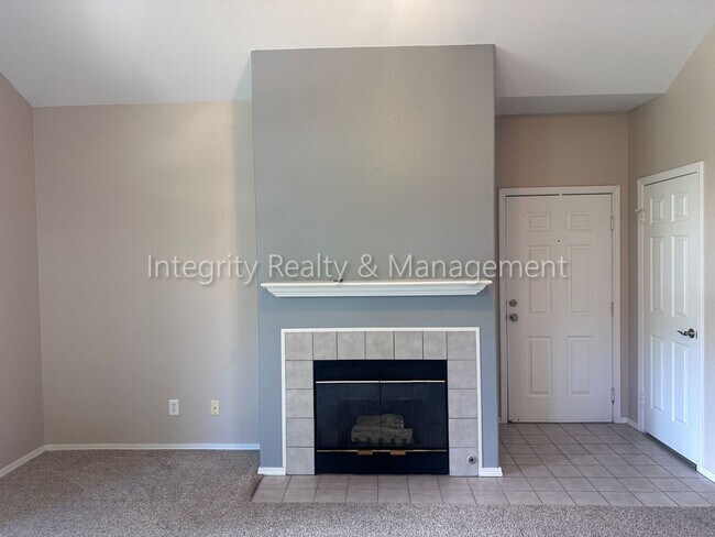Building Photo - 1 Bed/1 Bath, 705 Sqft - 1641 W Canal Cir ...