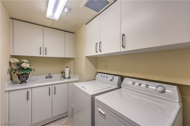 Foto del edificio - 2877 Paradise Rd