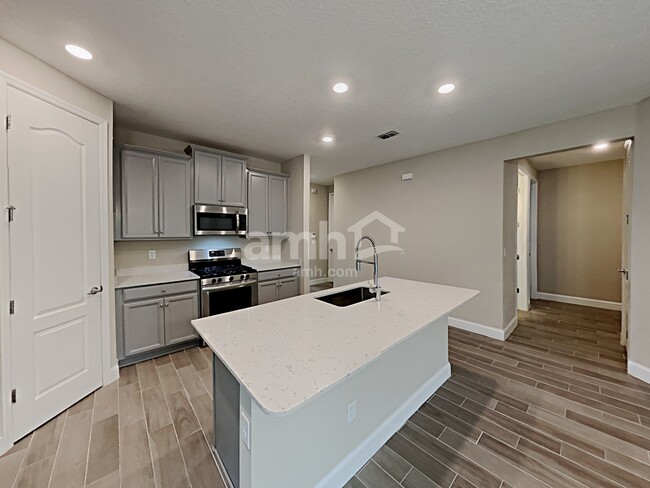 Building Photo - 560 Broomsedge Circle