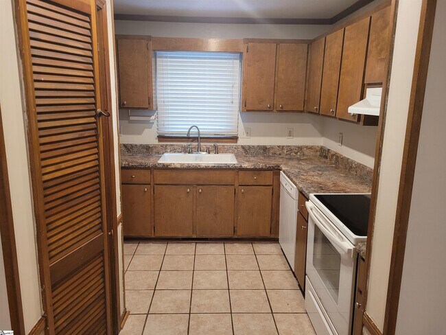 Building Photo - 99 Falcon Crest Dr