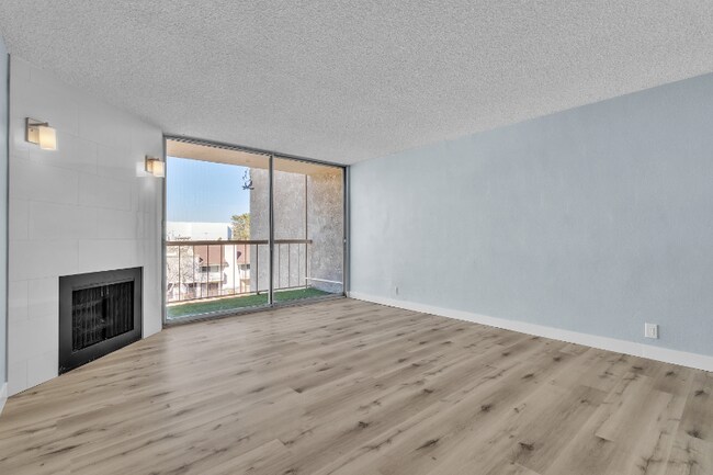 Foto del edificio - 725 N Royal Crest Cir