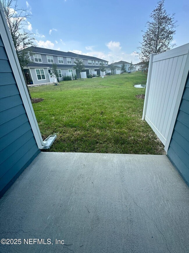 Foto del edificio - 483 Cherry Elm Dr