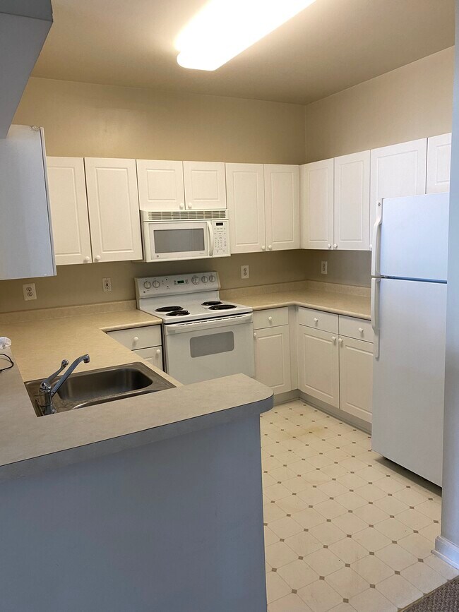 Lots Of Cupboard / Counter Space - 4551 Strutfield Ln