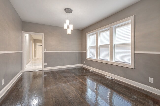 Foto del edificio - 3048 E 80th St