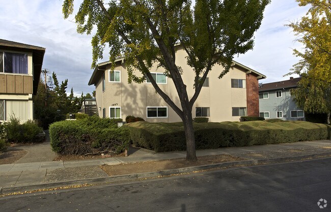 Building Photo - 1663 Ontario Dr