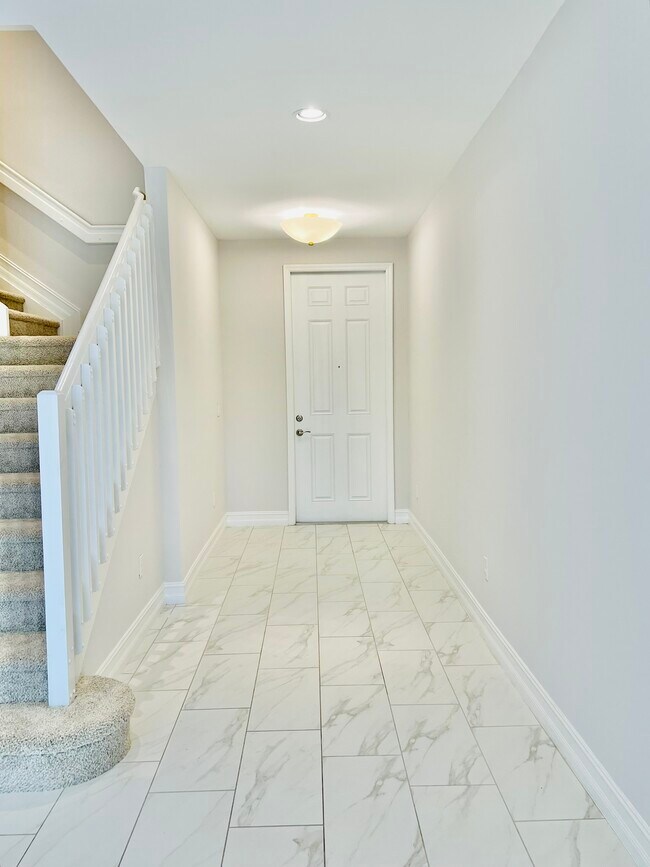 Building Photo - 7841 Bristol Cir