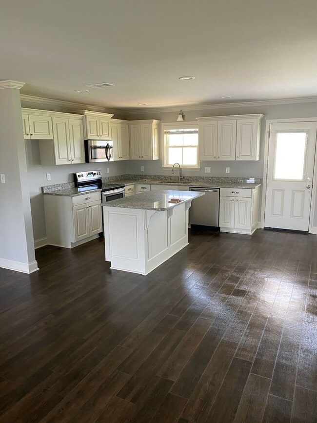 Building Photo - 132 Shumard Ct