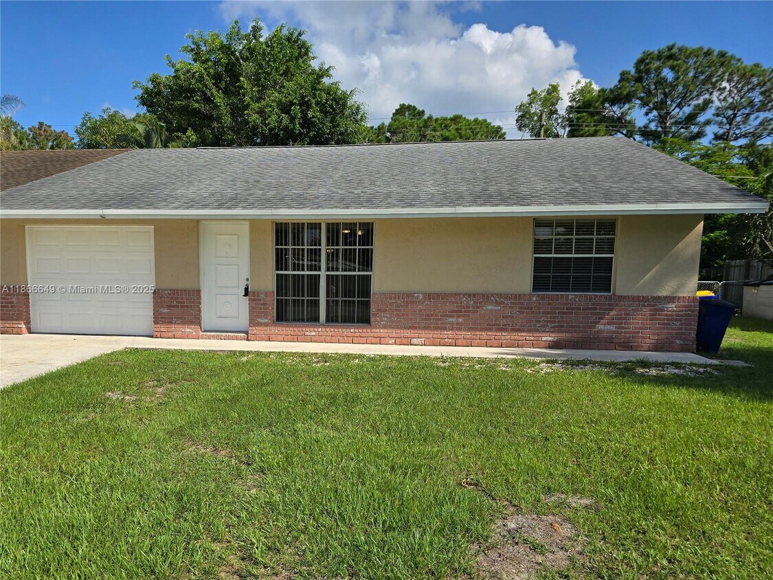 Primary Photo - 1260 SE St Lawrence Way