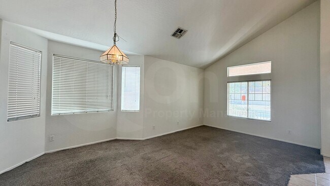 Foto del edificio - 15346 W Laurel Ln