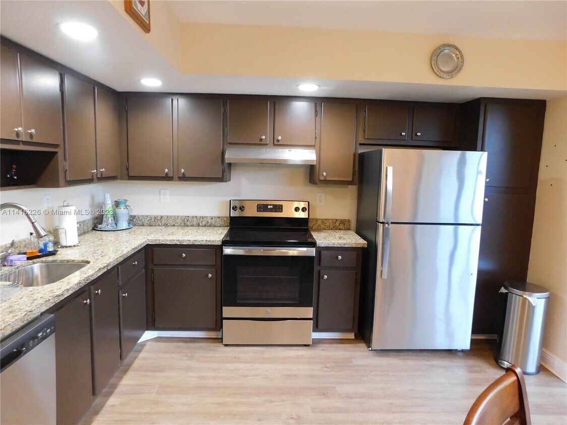 Foto principal - 8045 SW 107th Ave