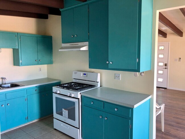Building Photo - COMING SOON Awesome Mid Century Home in Jo...