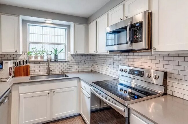 Foto del edificio - 3100 Cole Ave