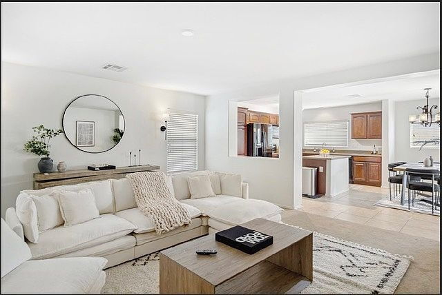 Foto del edificio - SINGLE FAMILY HOME.