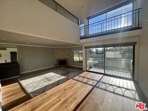 Building Photo - 390 S Sepulveda Blvd