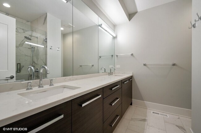 Foto del edificio - 3520 N Wilton Ave