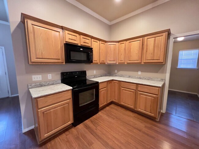 Foto del edificio - MOVE-IN SPECIAL: Charming 3 Bedroom Home i...