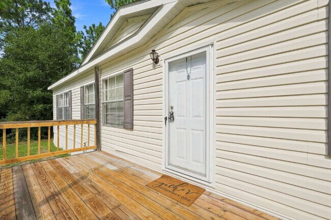 Building Photo - Spacious 3-Bedroom Rental on 1 Acre