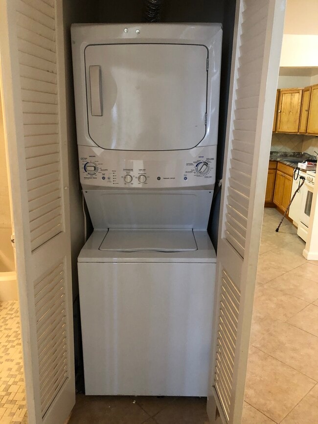 Stackable W/D In unit - 3339 Huntley Square Dr