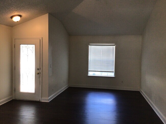 Building Photo - 11551 Oak Meadow Ln