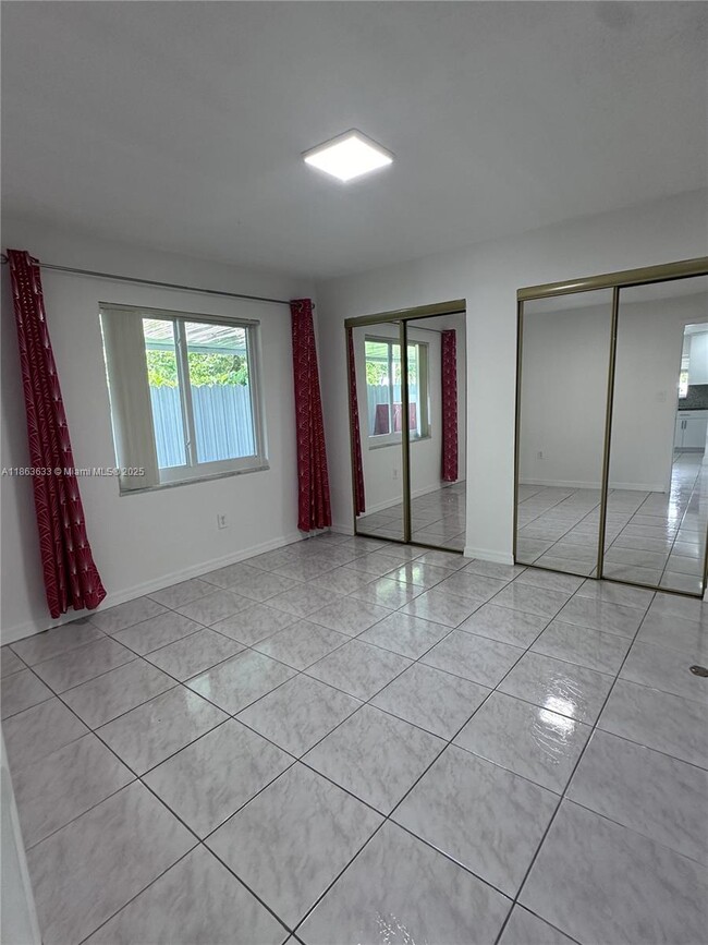 Foto del edificio - 1864 NW 27th St