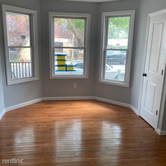 Building Photo - 3 br, 1 bath Duplex - 285 North Day Street 2