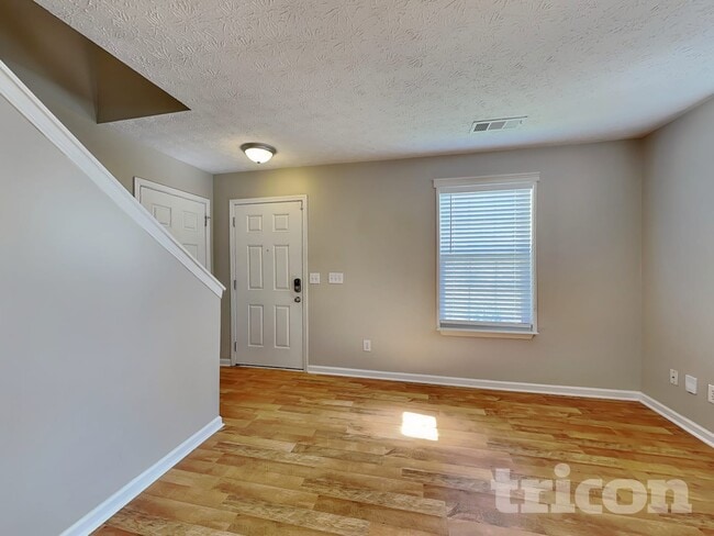 Building Photo - 250 Oak Grove Way