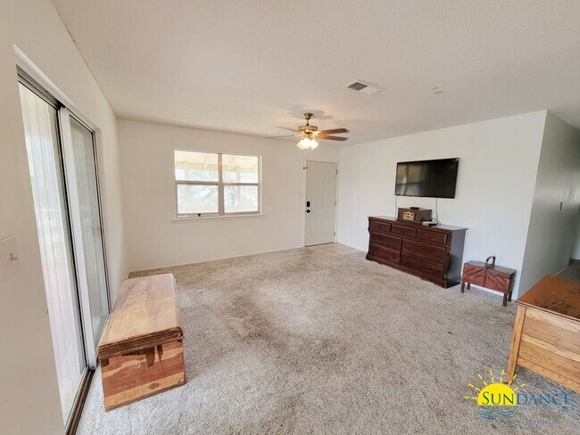 Building Photo - Three bedroom in the heart of Destin!