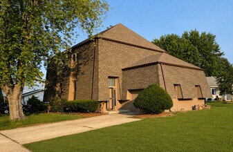 Building Photo - 1637 Sheffield Dr