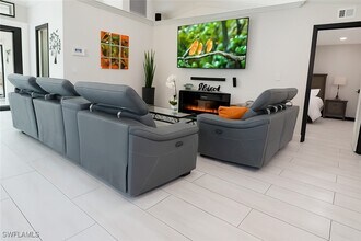 Building Photo - 2560 2nd St NE