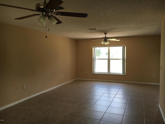 Foto del edificio - 1793 Sawgrass Dr SW