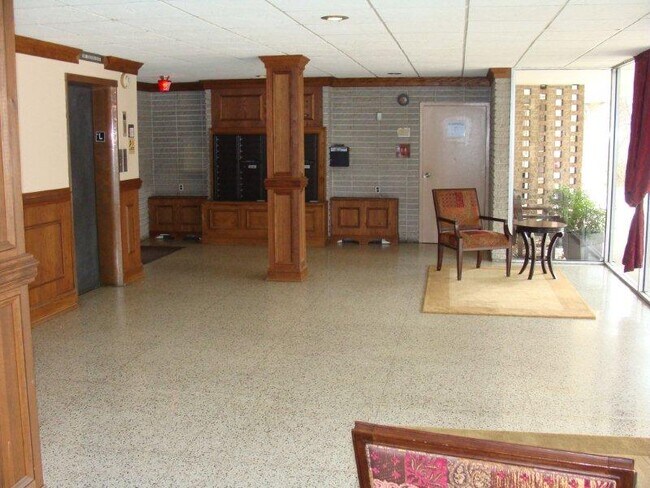 Foto del edificio - 1512 S Arlington Ridge Rd