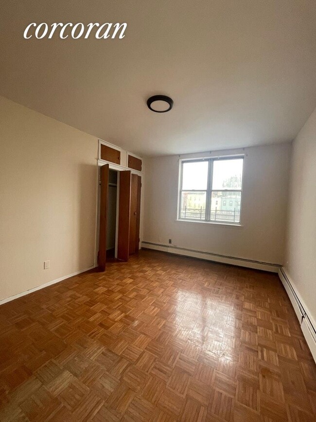 Building Photo - 161 Lott St