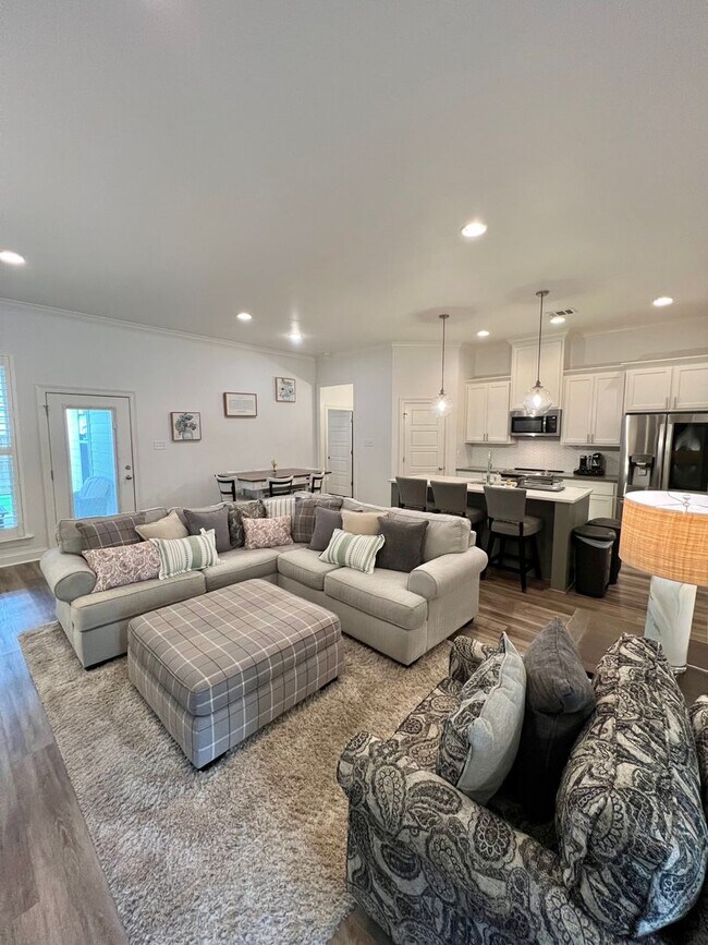 Foto del edificio - 8111 Stonelake Circle Ave