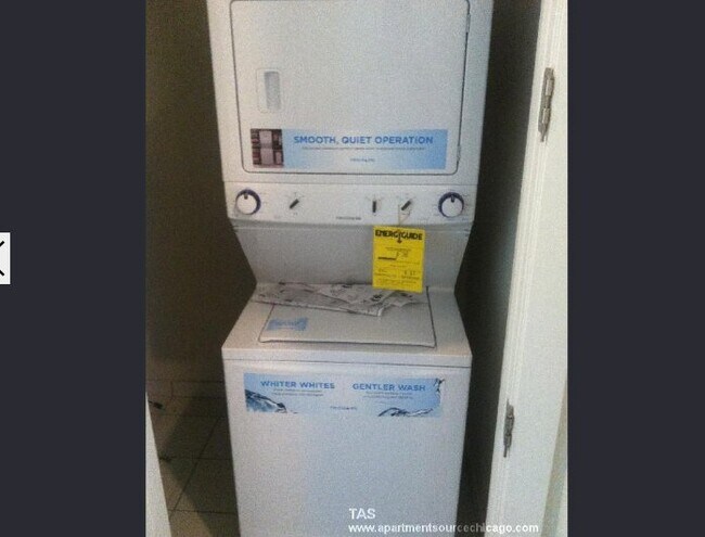 Foto del edificio - 2127 W Division St