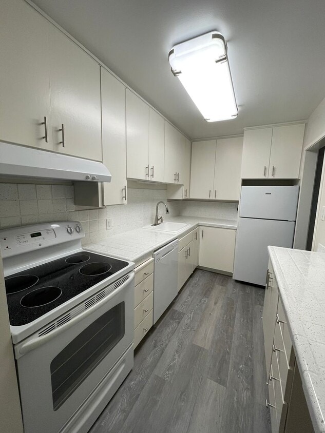902 Peninsula Ave Unit 217, San Mateo, CA 94401 Condo for Rent in San Mateo, CA