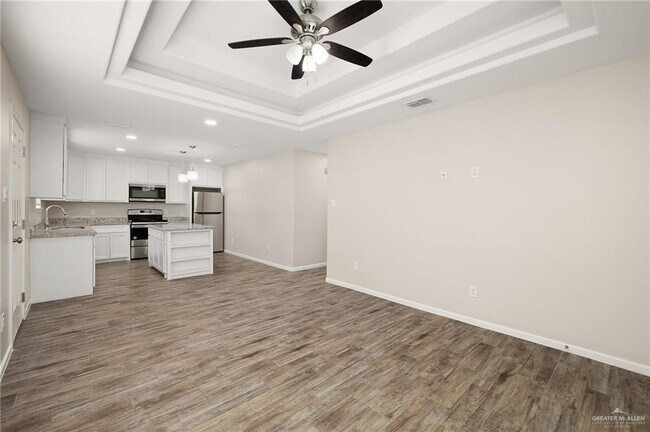 Building Photo - 1305 Alta Vis Dr