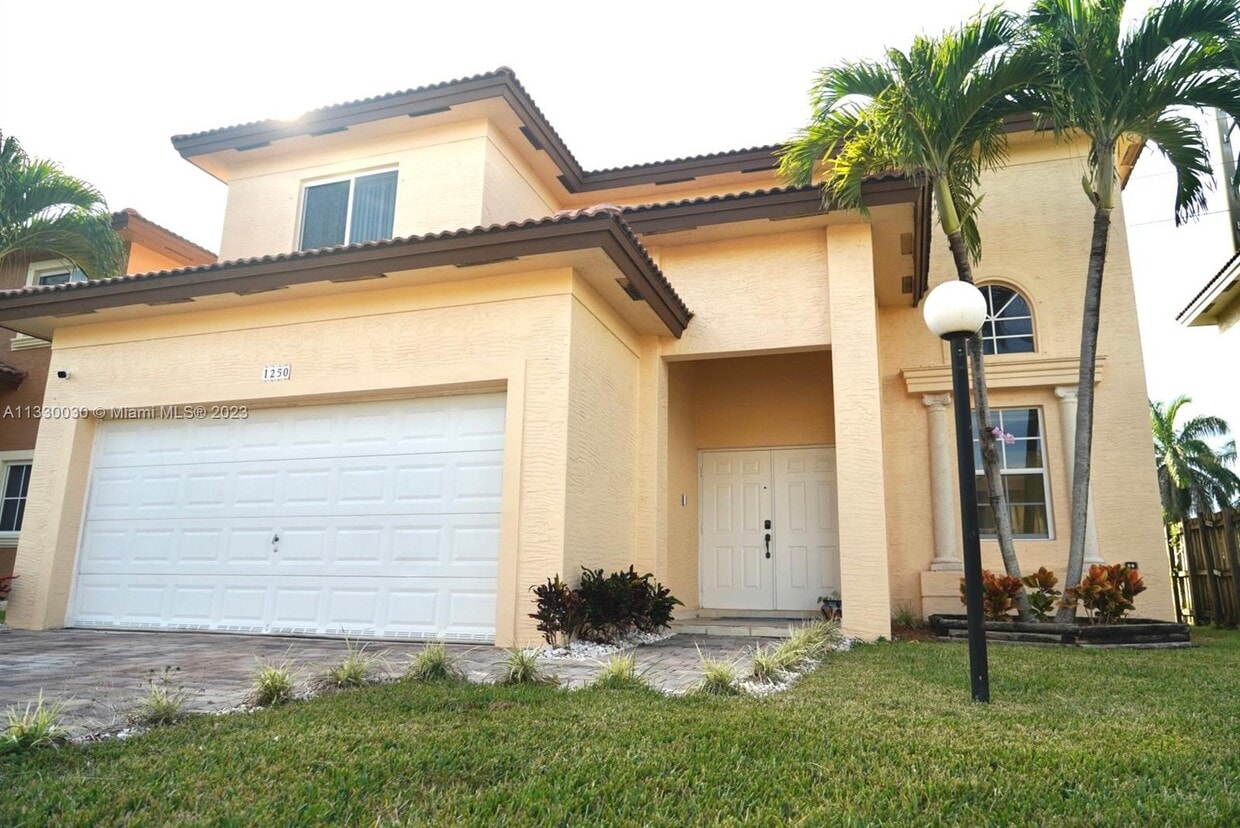 Primary Photo - 1250 NE 41st Pl