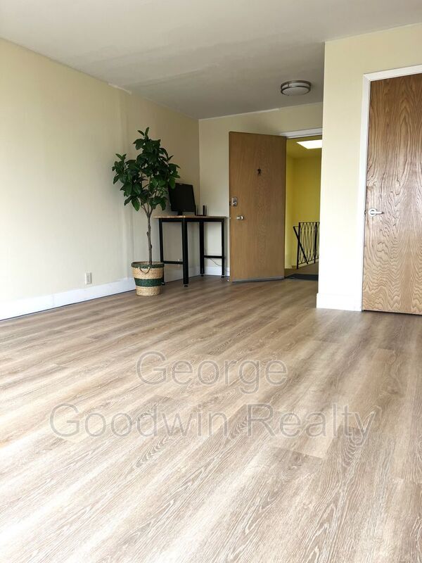 Building Photo - 1383 38th Ave