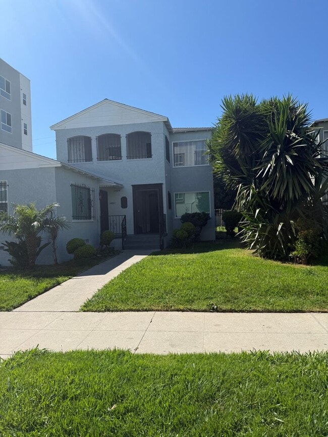 Photo - FOR RENT — COMPLETELY REMODELED Apartment