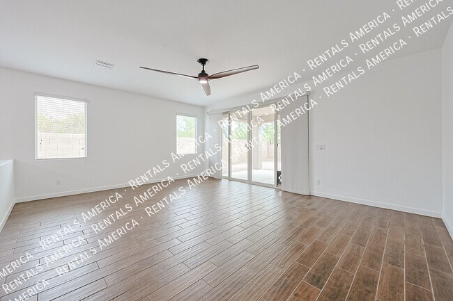 Foto del edificio - 13607 W Briles Rd